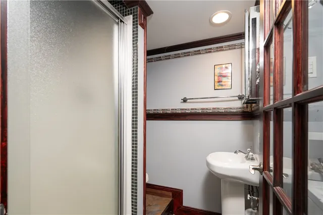 $975,000 | 10 Hendricks Street, South Kingstown, RI 02879