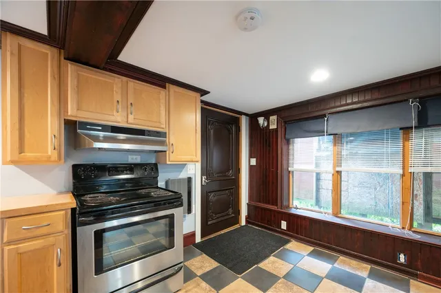 $975,000 | 10 Hendricks Street, South Kingstown, RI 02879