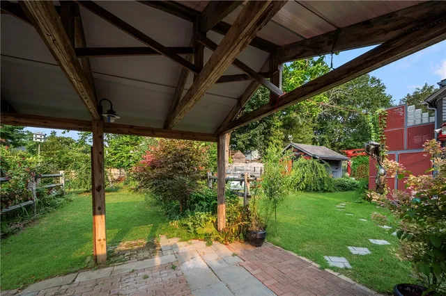 $975,000 | 10 Hendricks Street, South Kingstown, RI 02879