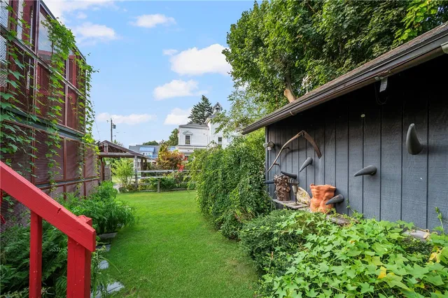 $975,000 | 10 Hendricks Street, South Kingstown, RI 02879