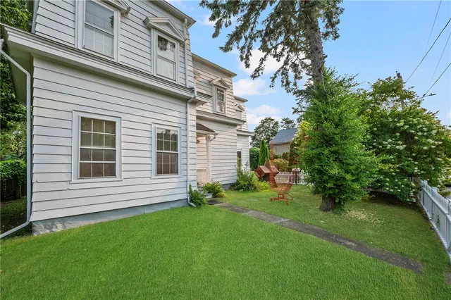 $975,000 | 10 Hendricks Street, South Kingstown, RI 02879