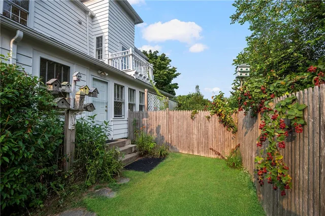 $975,000 | 10 Hendricks Street, South Kingstown, RI 02879