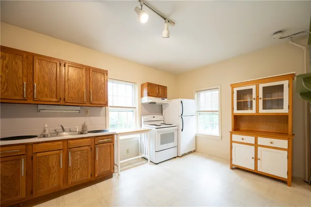 $975,000 | 10 Hendricks Street, South Kingstown, RI 02879