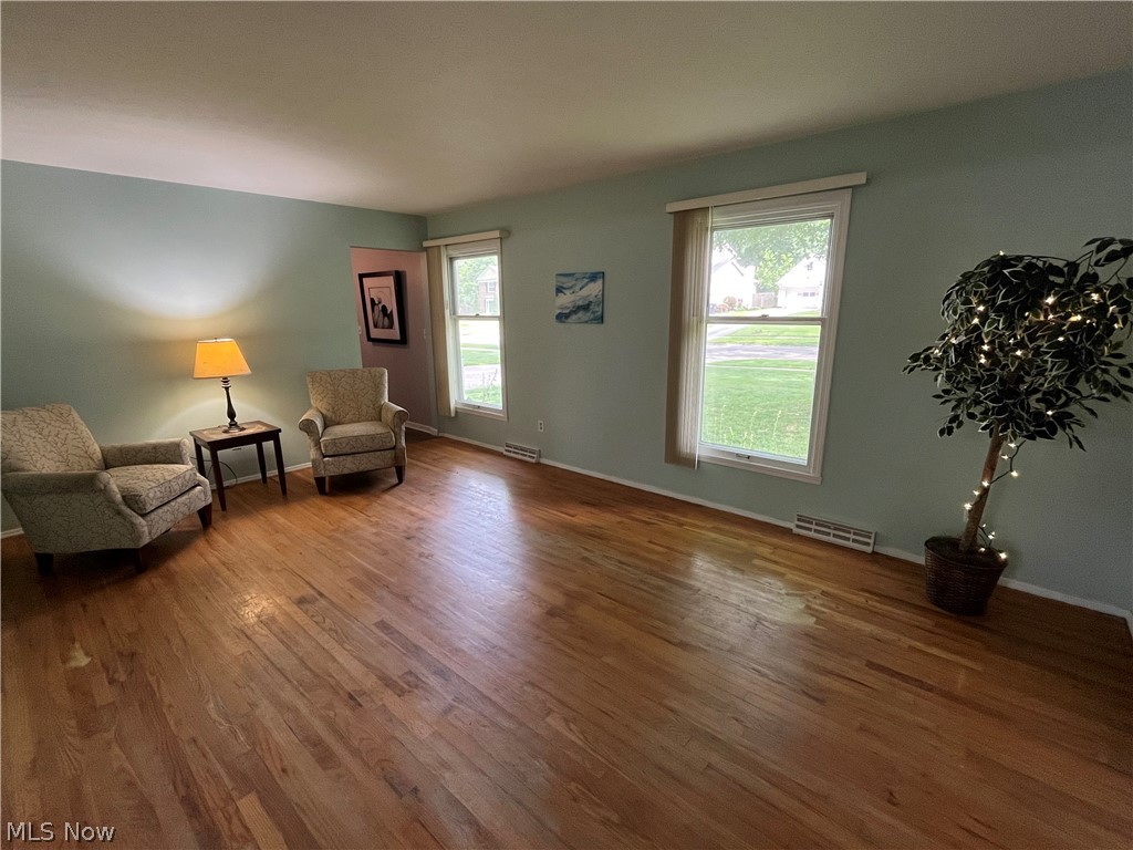 274 Dorchester Road Akron, OH 44313 - Photo 2 of 21