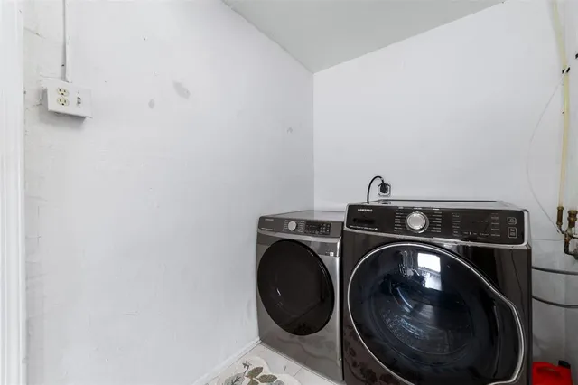 a close up view of washer and dryer