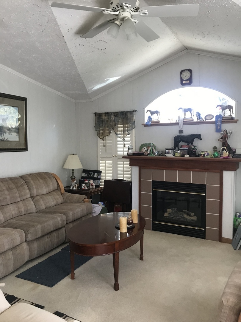 204 Melbrooke Road Elgin, IL 60123 - Photo 4 of 17