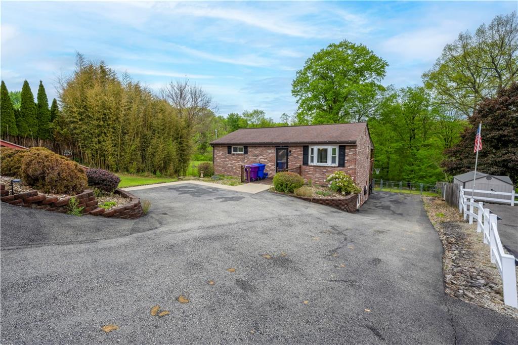 327 Beech Road Pittsburgh, PA 15239 - Photo 3 of 46