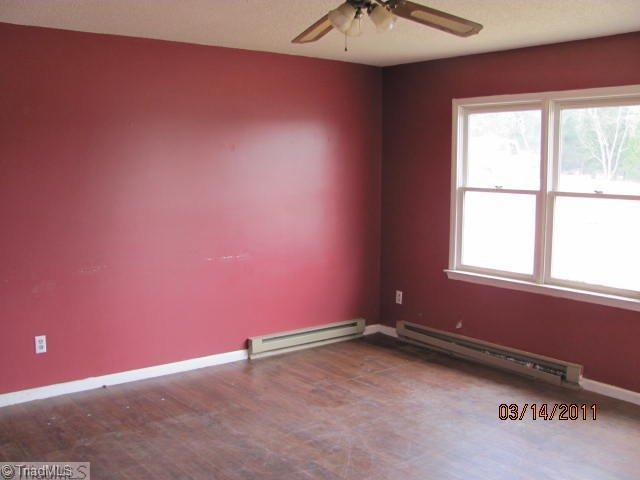 570 Simerson Road Lexington, NC 27295 - Photo 4 of 8 Living Room.