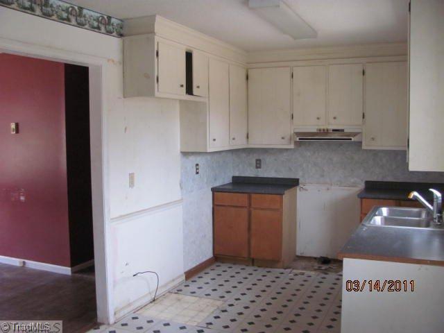 570 Simerson Road Lexington, NC 27295 - Photo 5 of 8 Kitchen.