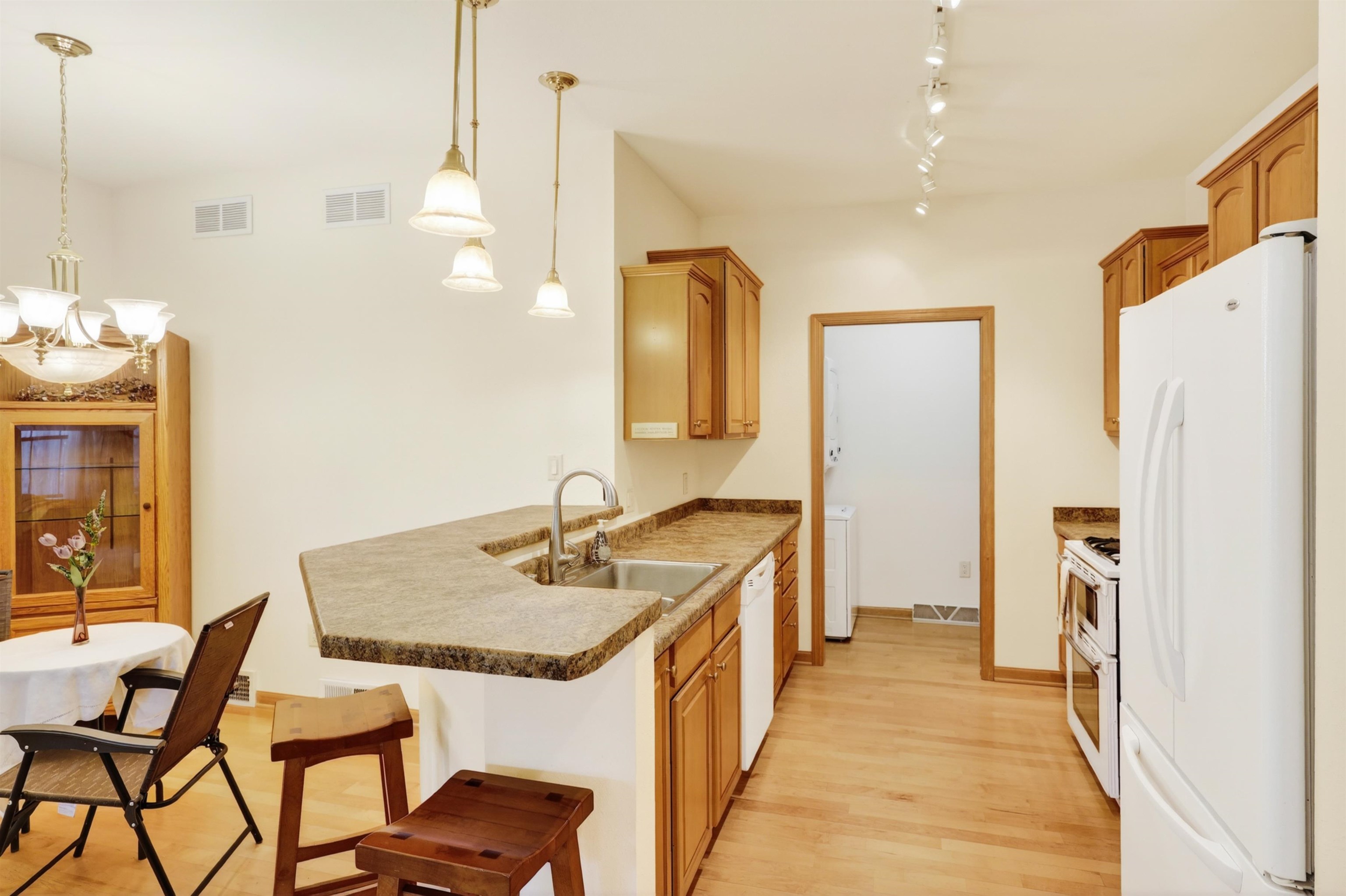 672 Clardell Drive Sun Prairie, WI 53590 - Photo 10 of 43