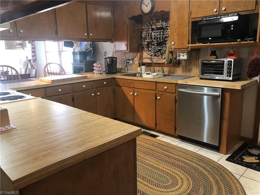 210 North County Home Road Lexington, NC 27292 - Photo 13 of 29 Kitchen boasts lots of counterspace and storage