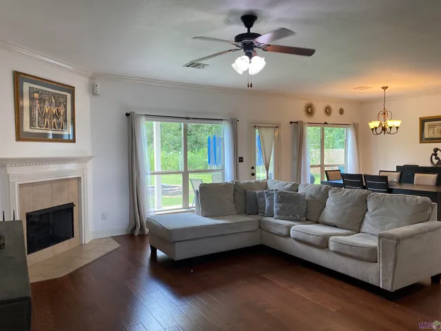 $1,850 | 13638 Cantebury Avenue, Denham Springs, LA 70726