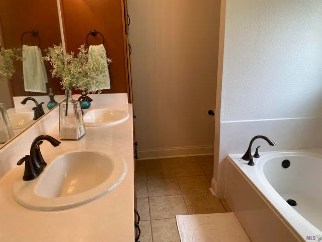 $1,850 | 13638 Cantebury Avenue, Denham Springs, LA 70726