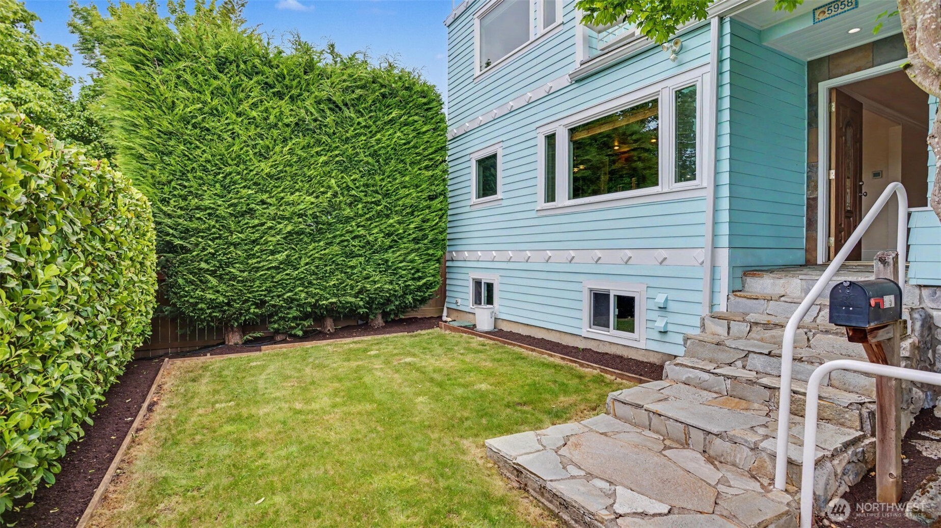 5958 35th Avenue Southwest Seattle, WA 98126 - Photo 2 of 29