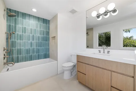 $4,950,000 | 8 Leeward Circle, Jupiter, FL 33469