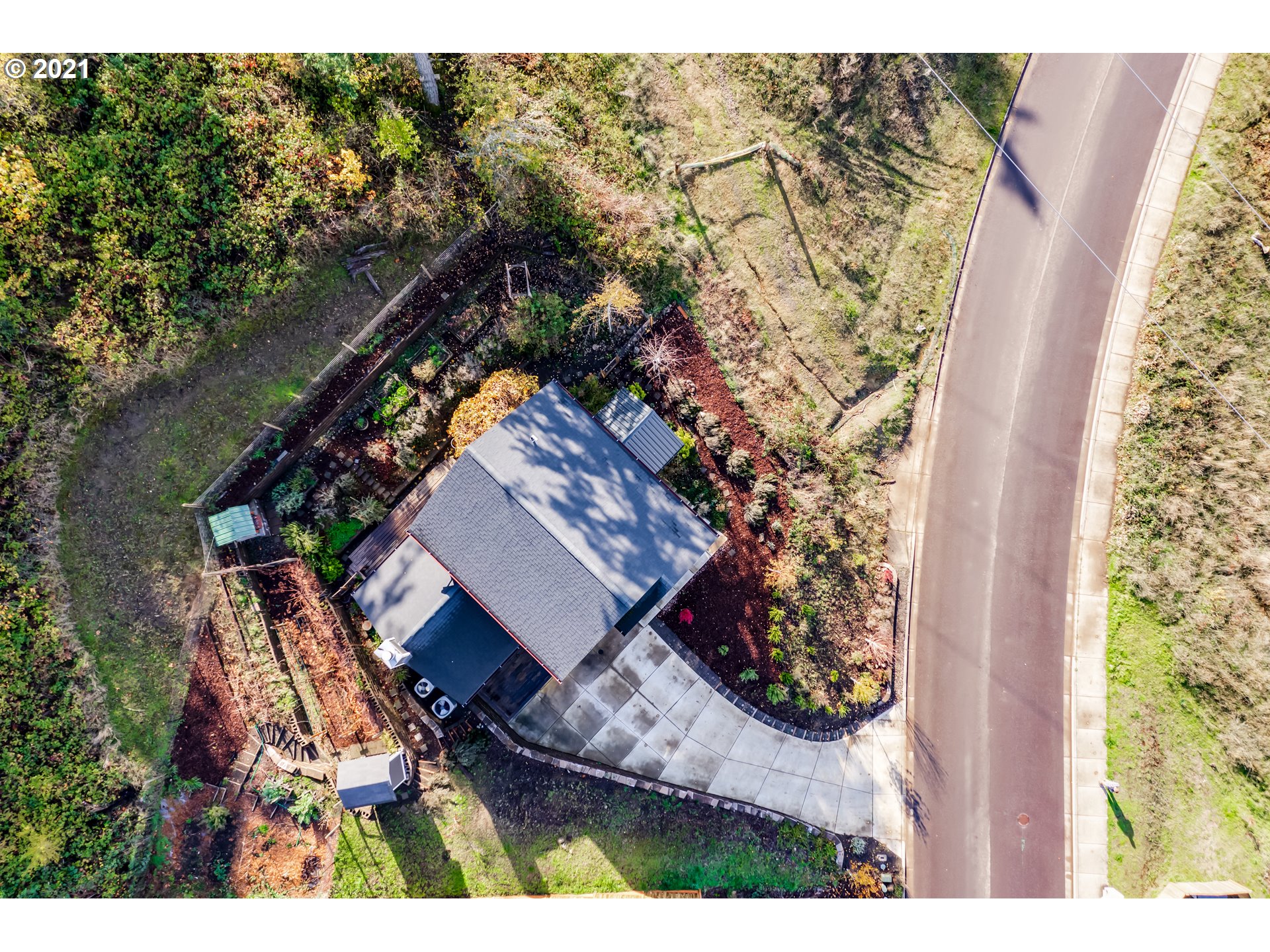 3605 Snowberry Road Eugene, OR 97403 - Photo 3 of 32 Gallery Image 3