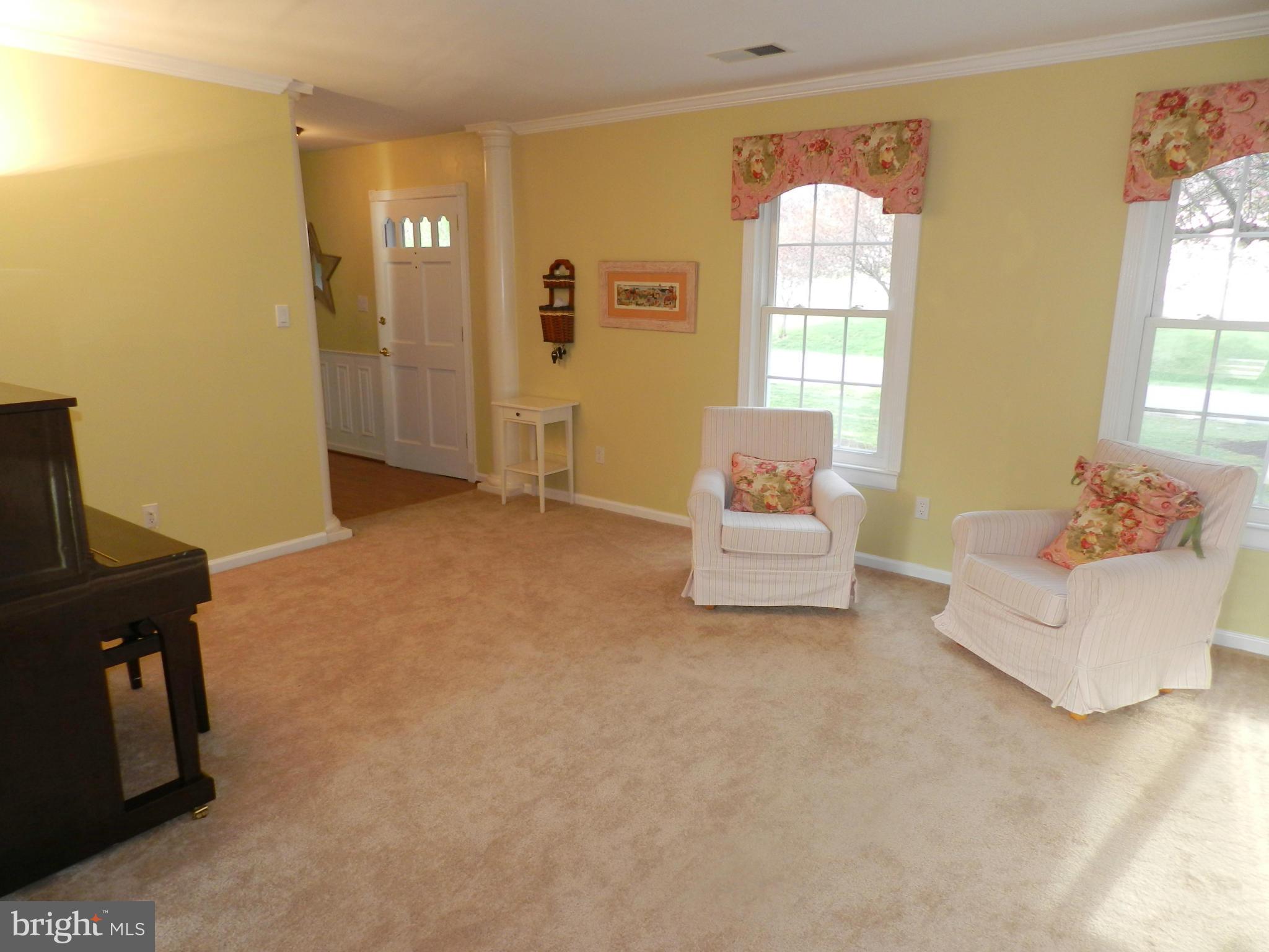 17104 Whites Road Poolesville, MD 20837 - Photo 17 of 30 Living Room