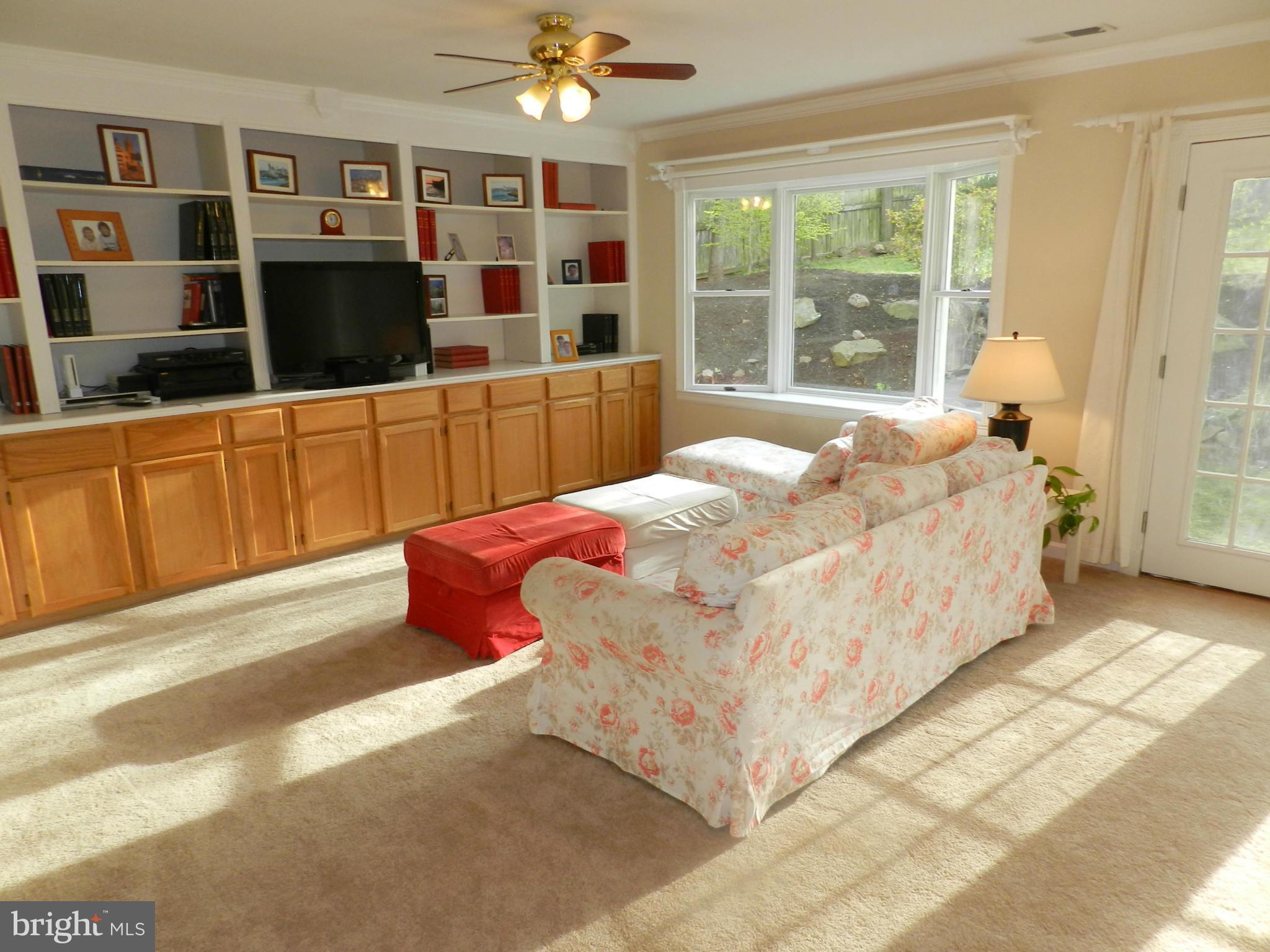 17104 Whites Road Poolesville, MD 20837 - Photo 9 of 30 Family Room