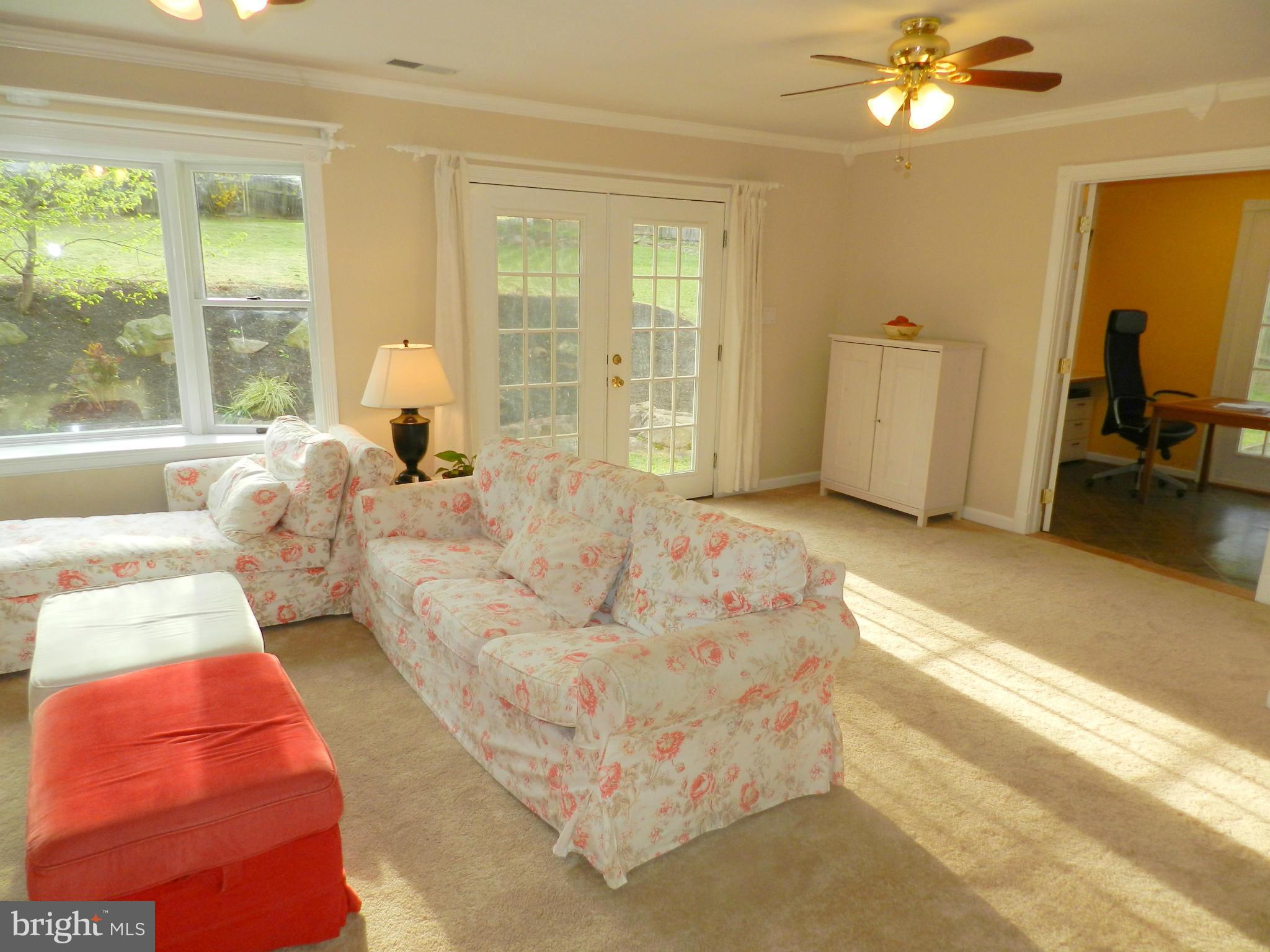 17104 Whites Road Poolesville, MD 20837 - Photo 10 of 30 Family Room
