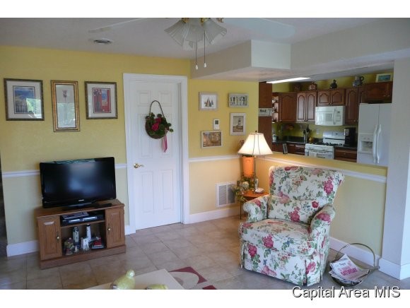 745 Persimmon Road Petersburg, IL 62675 - Photo 13 of 16 Gallery Image 13
