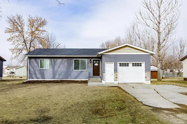 $285,000 | 505 4th Street East, Horace, ND 58047