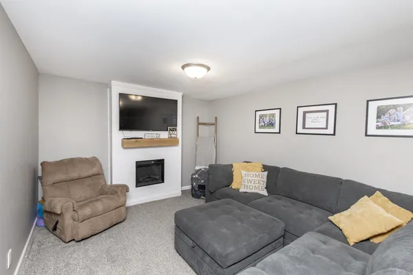 $285,000 | 505 4th Street East, Horace, ND 58047