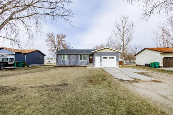 $285,000 | 505 4th Street East, Horace, ND 58047