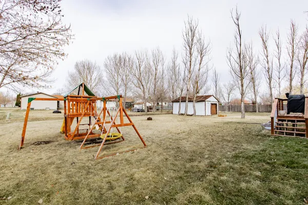 $285,000 | 505 4th Street East, Horace, ND 58047