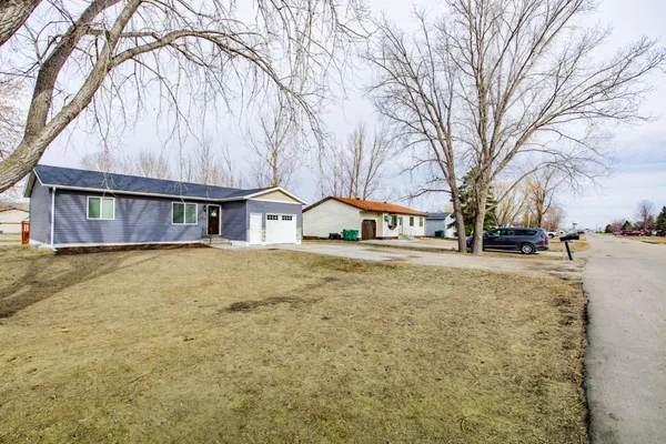 $285,000 | 505 4th Street East, Horace, ND 58047