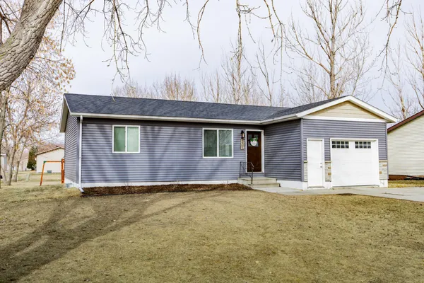 $285,000 | 505 4th Street East, Horace, ND 58047