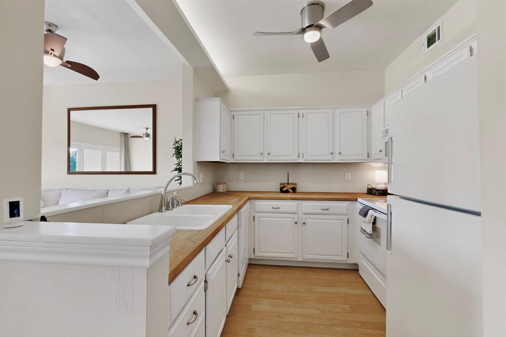 14277 Preston Road, Unit 923 Dallas, TX 75254 - Photo 17 of 39 a kitchen with granite countertop a sink and cabinets