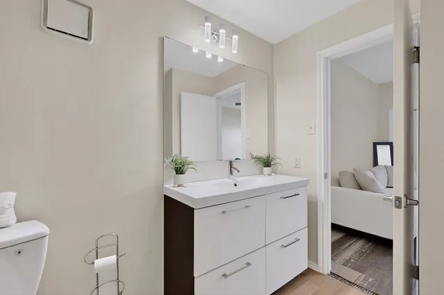 a en suite bathroom with a sink and a mirror