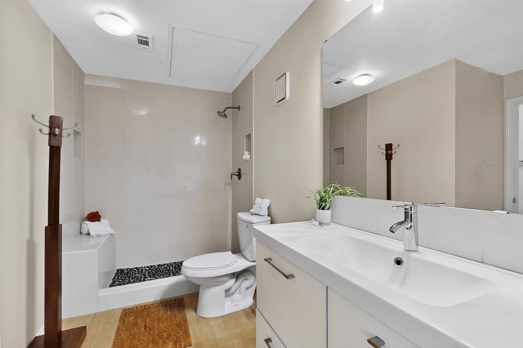 14277 Preston Road, Unit 923 Dallas, TX 75254 - Photo 24 of 39 a bathroom with a sink toilet and shower