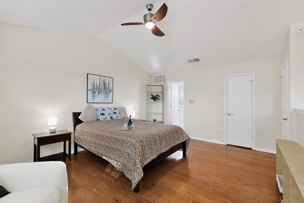 14277 Preston Road, Unit 923 Dallas, TX 75254 - Photo 28 of 39 a bedroom with a bed and a dresser