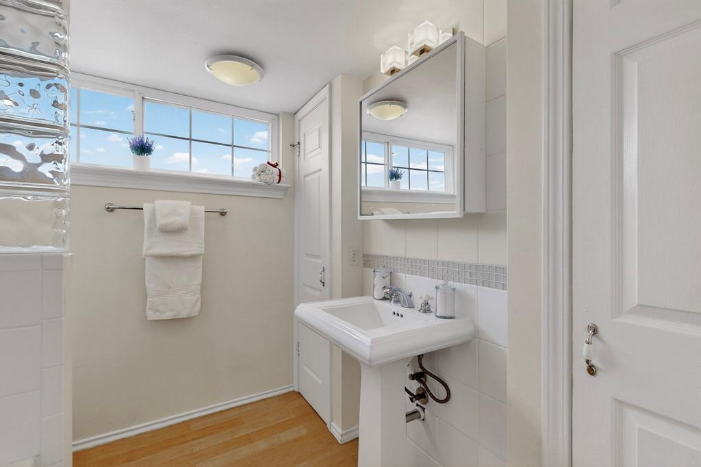14277 Preston Road, Unit 923 Dallas, TX 75254 - Photo 32 of 39 a bathroom with a sink mirror and vanity