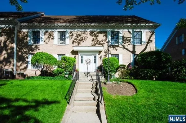 $3,800 | 11 South Maple Avenue, Unit 11B, Park Ridge, NJ 07656