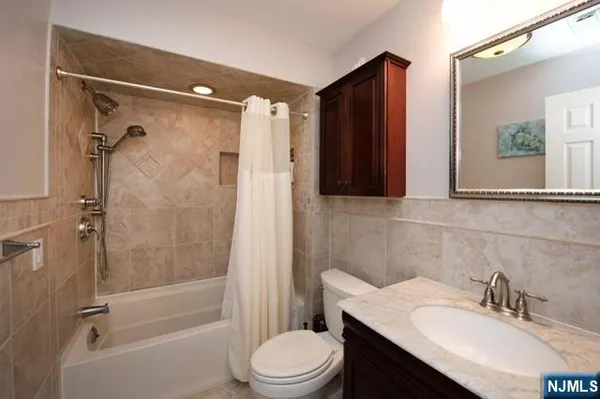 $3,800 | 11 South Maple Avenue, Unit 11B, Park Ridge, NJ 07656