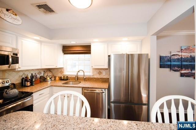 11 South Maple Avenue, Unit 11B Park Ridge, NJ 07656 - Photo 7 of 19