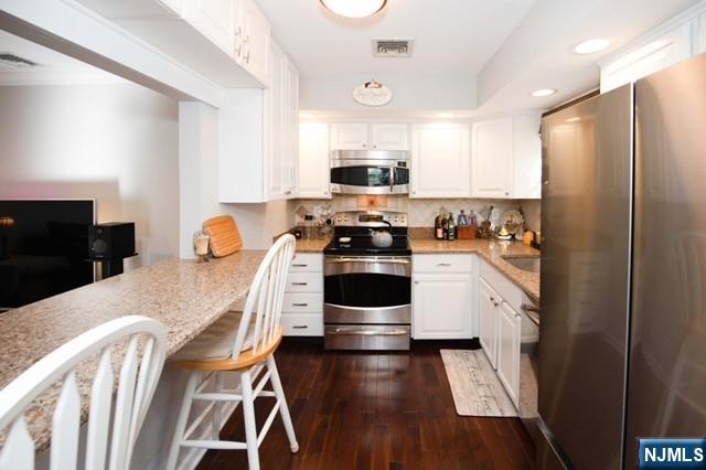 11 South Maple Avenue, Unit 11B Park Ridge, NJ 07656 - Photo 8 of 19