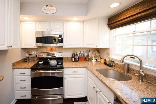 $3,800 | 11 South Maple Avenue, Unit 11B, Park Ridge, NJ 07656