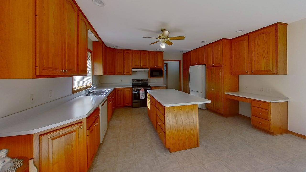 401 South Bruce Street Marshall, MN 56258 - Photo 12 of 45