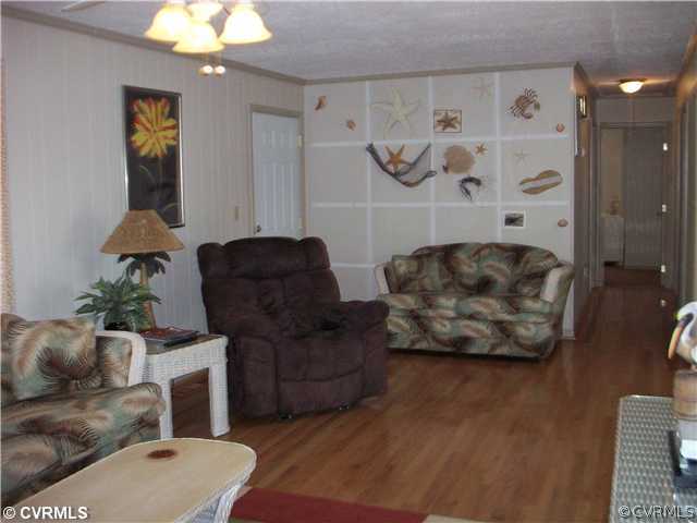 2750 Sutherland Road Sutherland, VA 23885 - Photo 3 of 12 Den/Family/Great Room