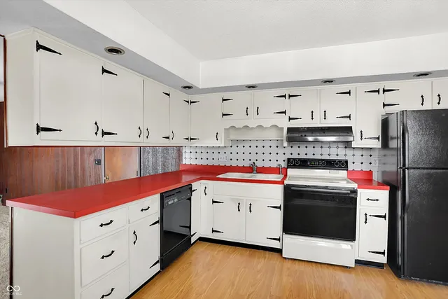 $374,000 | 10020 Holaday Drive West, Carmel, IN 46032