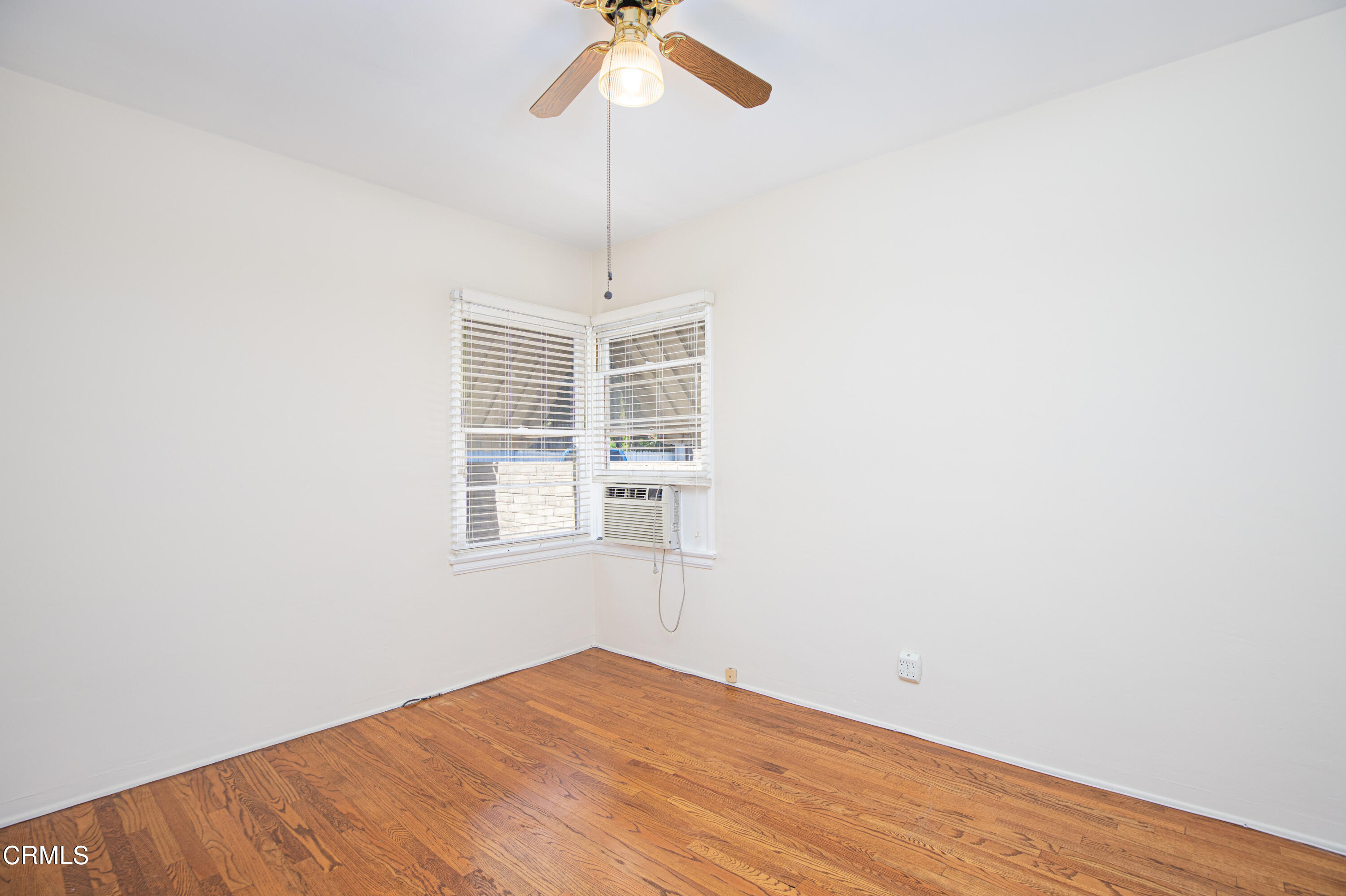 1564 Riverside Drive Glendale, CA 91201 - Photo 14 of 22 an empty room with a window