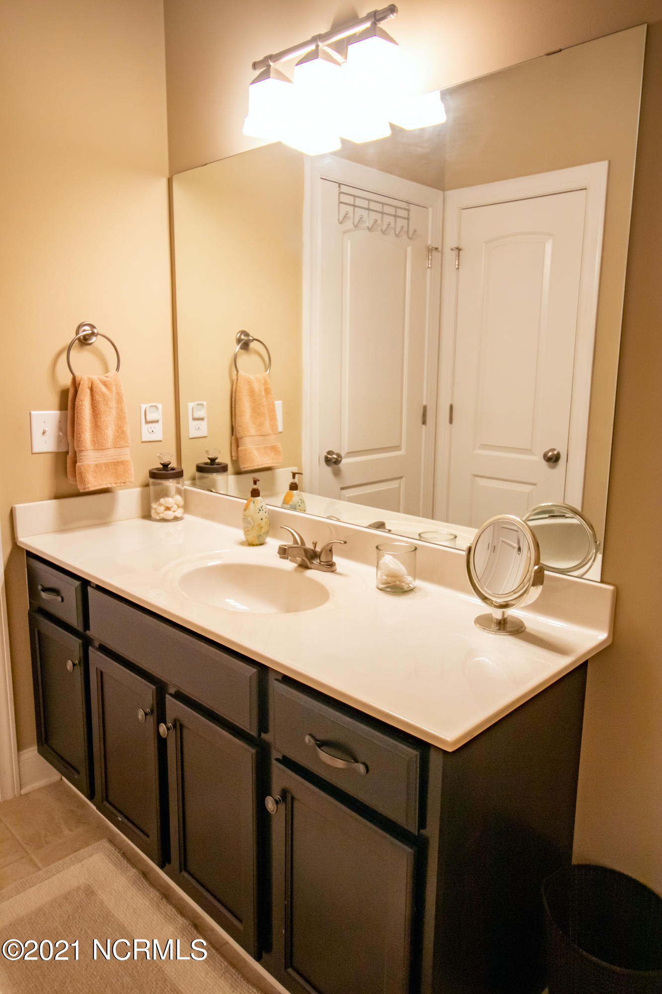 524 White Picket Way Holly Ridge, NC 28445 - Photo 12 of 43 Guest Bath 1A