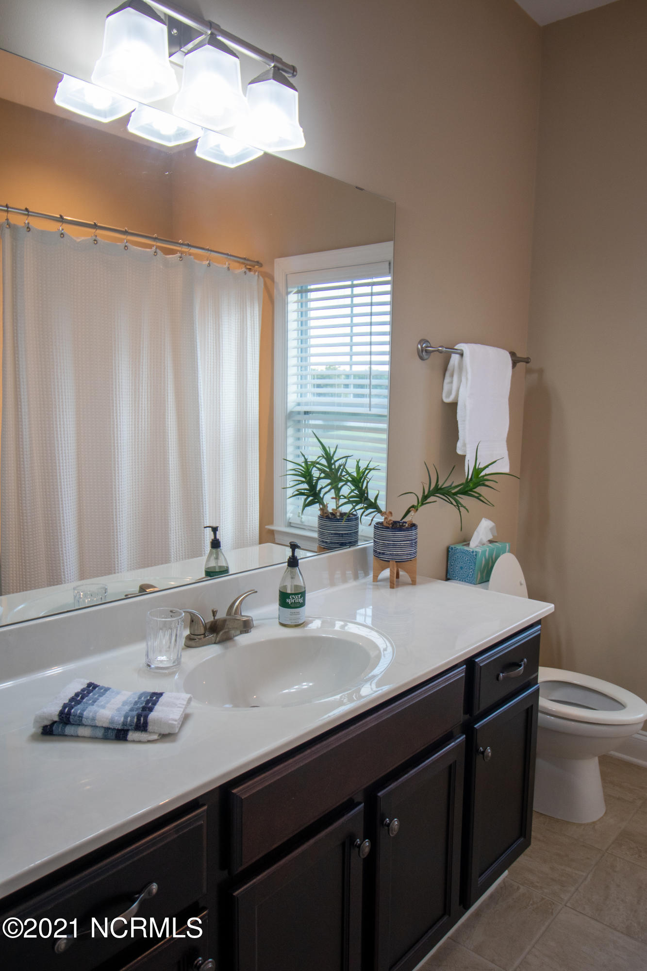 524 White Picket Way Holly Ridge, NC 28445 - Photo 16 of 43 Guest Bath 2