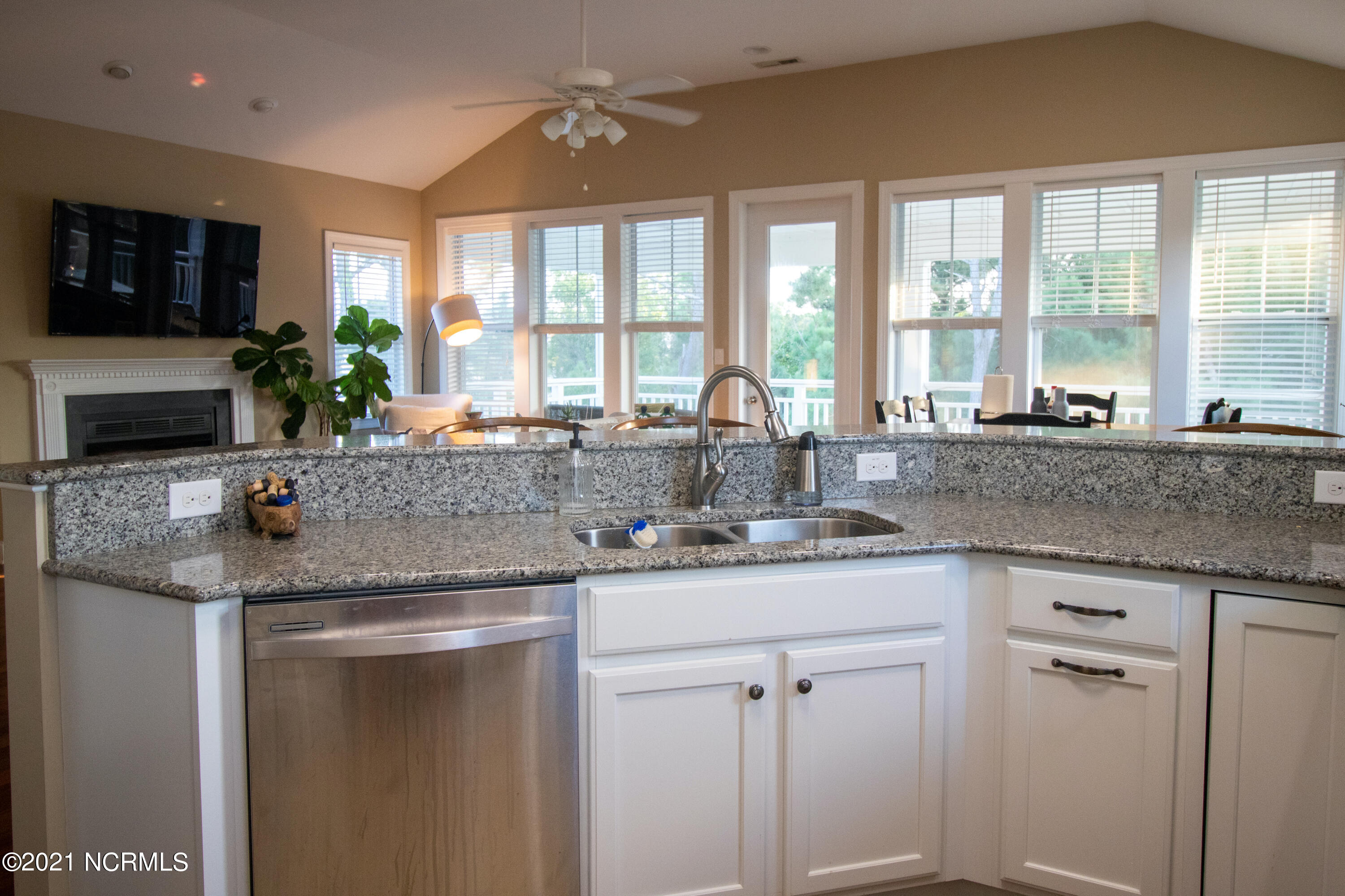 524 White Picket Way Holly Ridge, NC 28445 - Photo 26 of 43 Kitchen 4