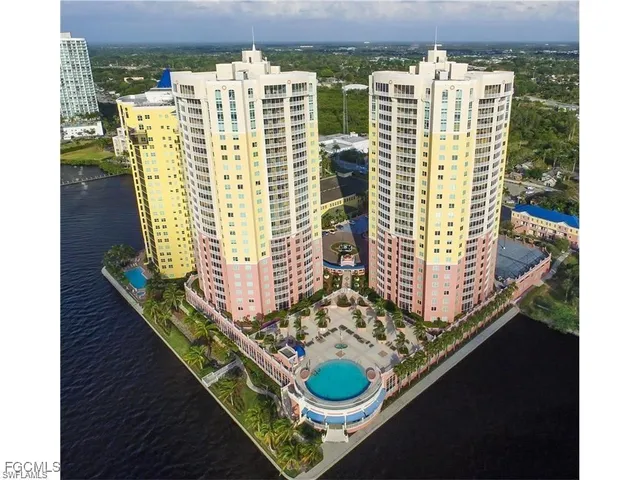 $284,900 | 2745 First Street, Unit 405, Fort Myers, FL 33916