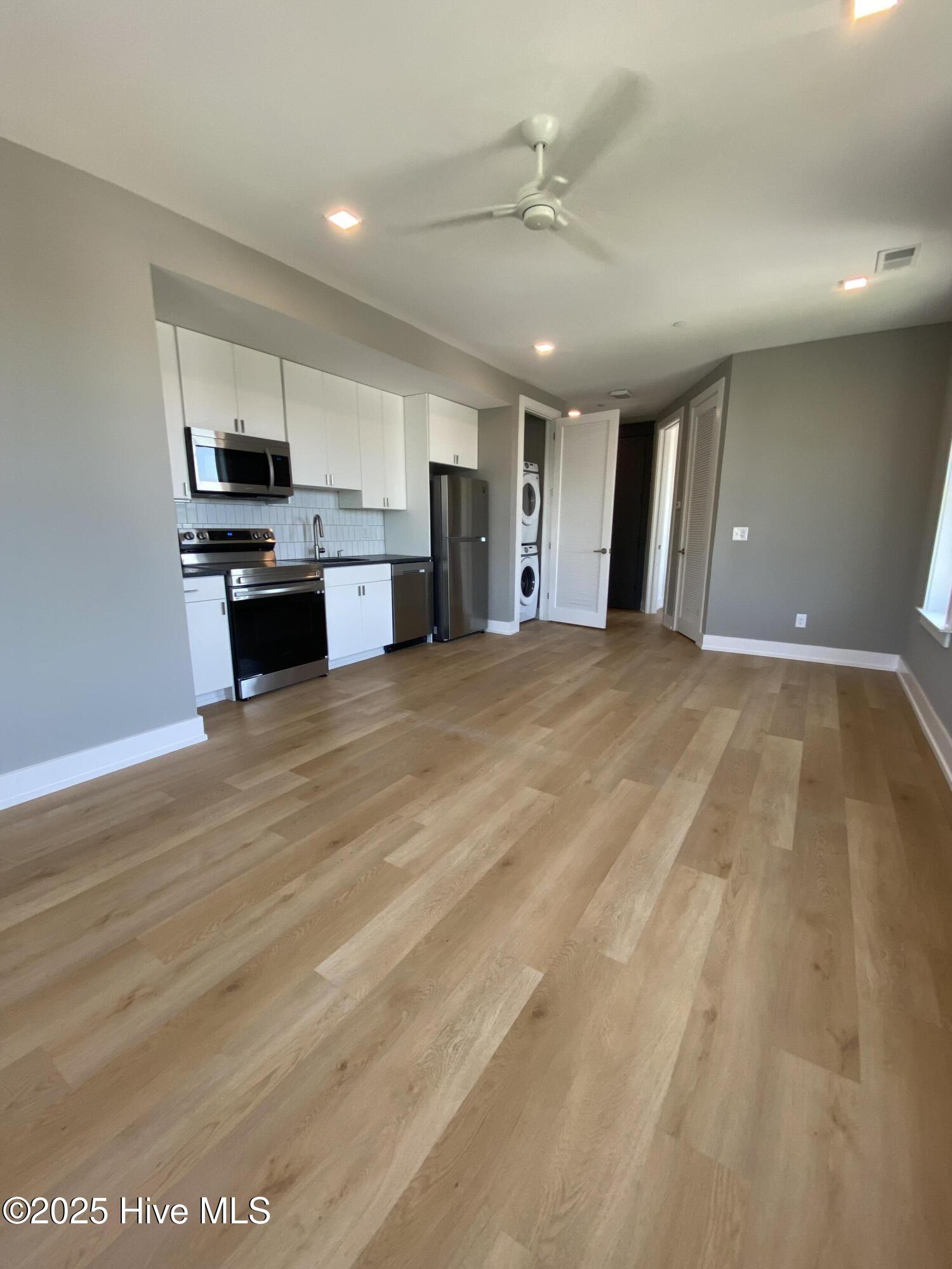 1704 Church Street, Unit 209 Wilmington, NC 28403 - Photo 4 of 10 Photo Apr 27, 10 02 34 AM