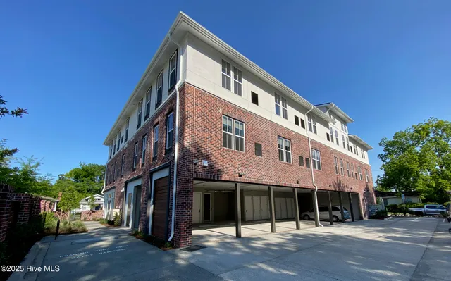 $1,400 | 1704 Church Street, Unit 209, Wilmington, NC 28403